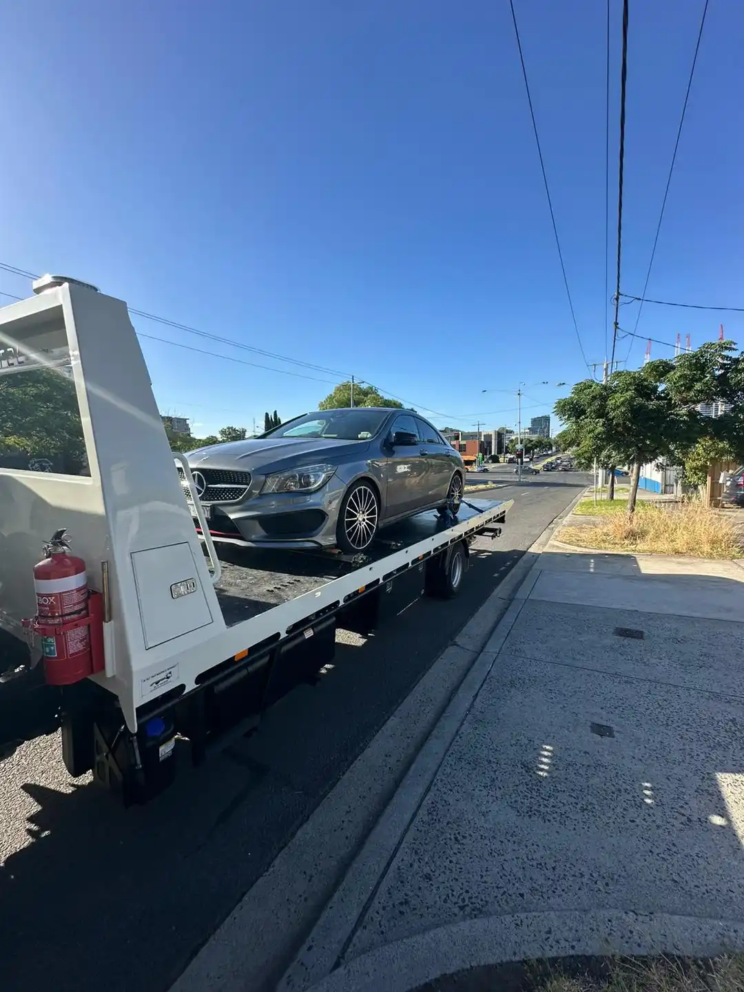 2Ezy Towing Melbourne tow truck and operator